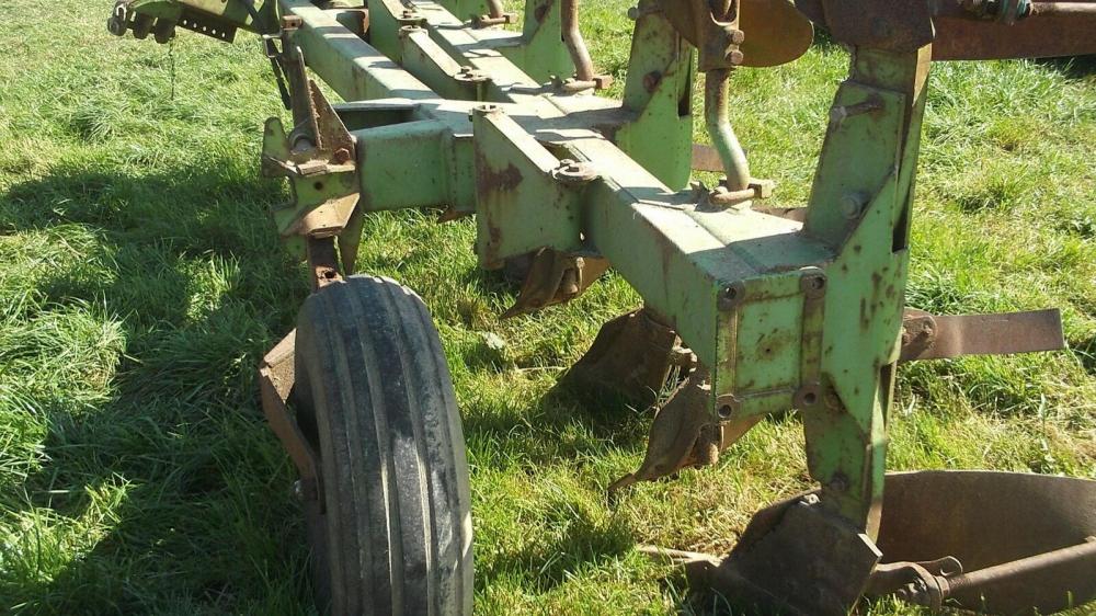 Dowdswell 4 furrow reversible plough Dowdswell 4 furrow reversible plough