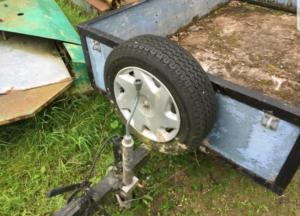 Trailer With sides £90