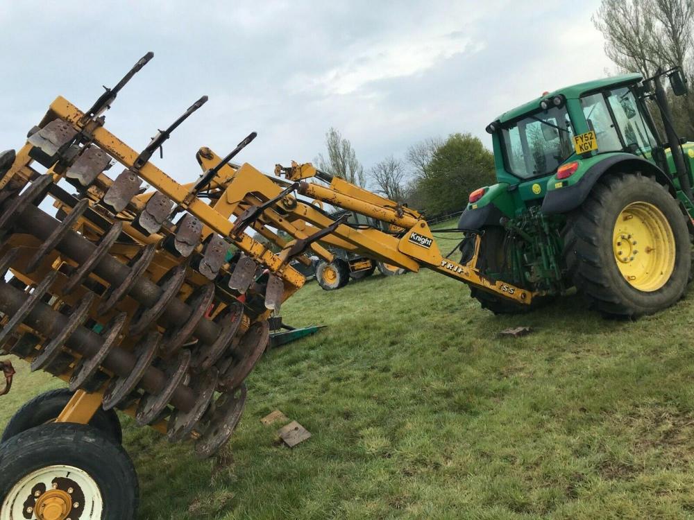 Knight 4.6 metre triple press with tines and levelling board Knight 4.6 metre triple press with tines and levelling board
